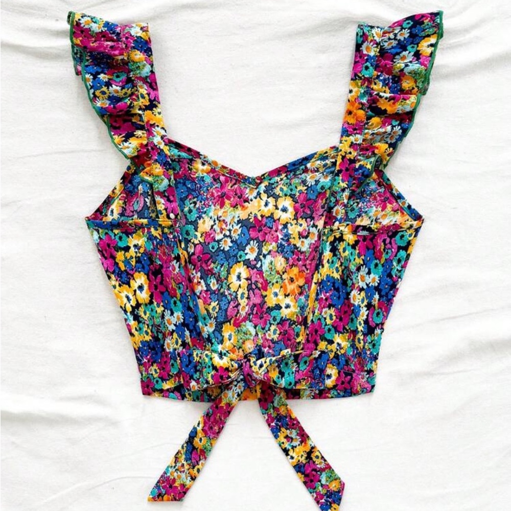 New to Posh C 🔆| The Valencia Purple Flutter Sleeve Crop Top - Picture 4 of 7
